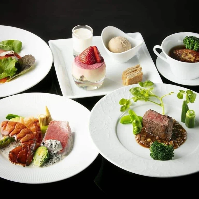 クリスマスのご予約状況とプロの撮影によるお料理のイメージ写真
